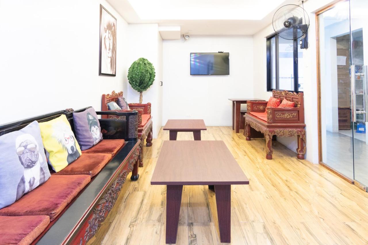 Oyo 136 Regal Residences Quezon City Eksteriør billede