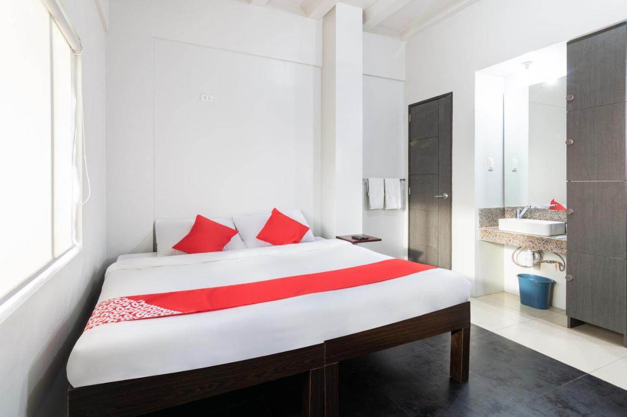 Oyo 136 Regal Residences Quezon City Eksteriør billede