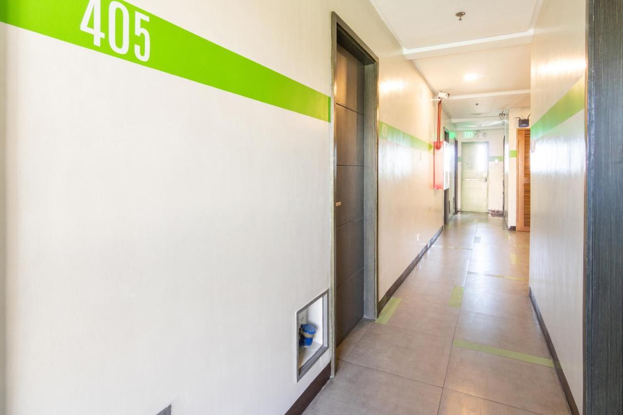 Oyo 136 Regal Residences Quezon City Eksteriør billede